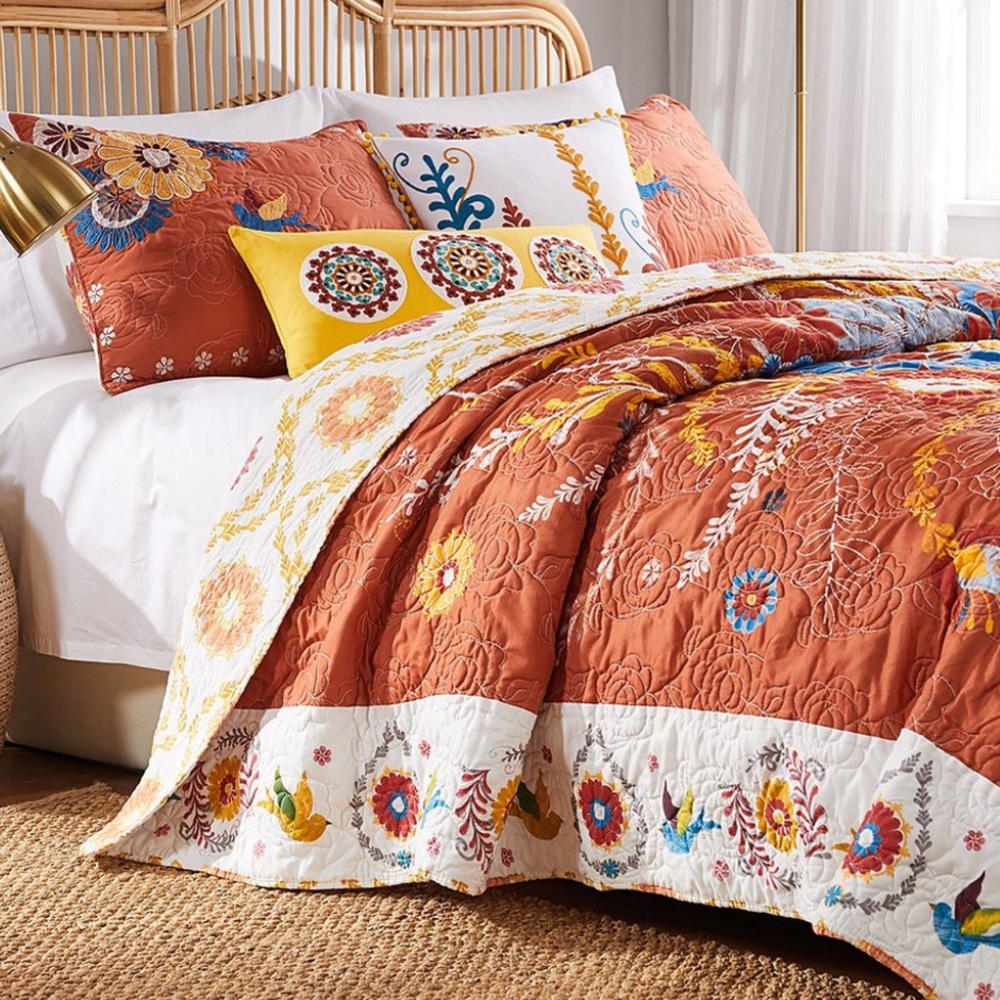 Like New Quilt set w/ two shams